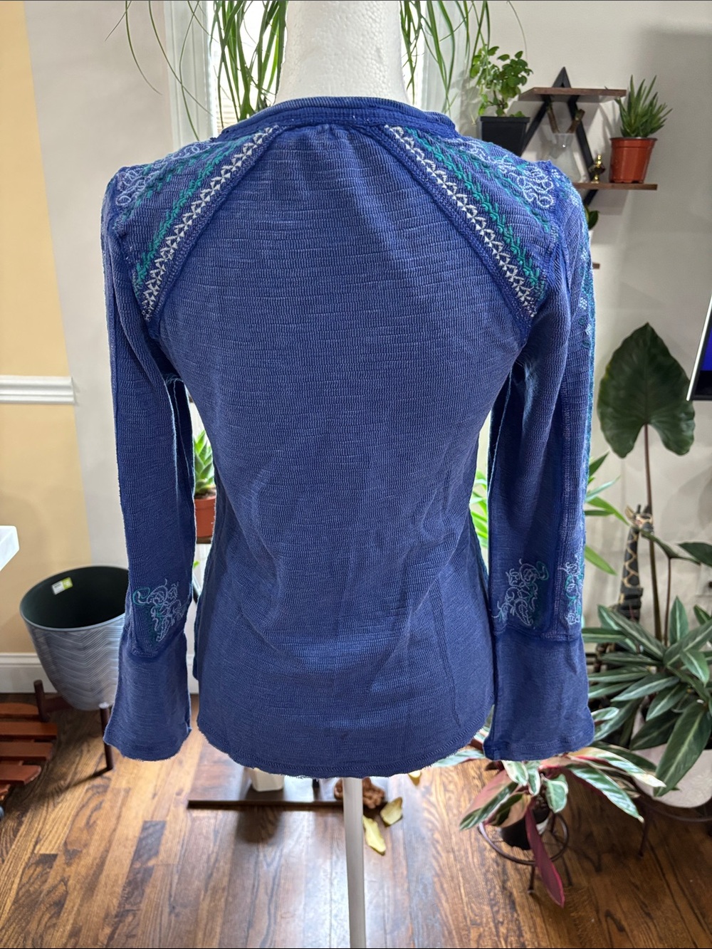 Sundance embroidered long sleeve thermal top size PS - Picture 4 of 5